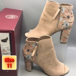 Sonoma Women’s Embroidered chunky heel size zipper NEW 11