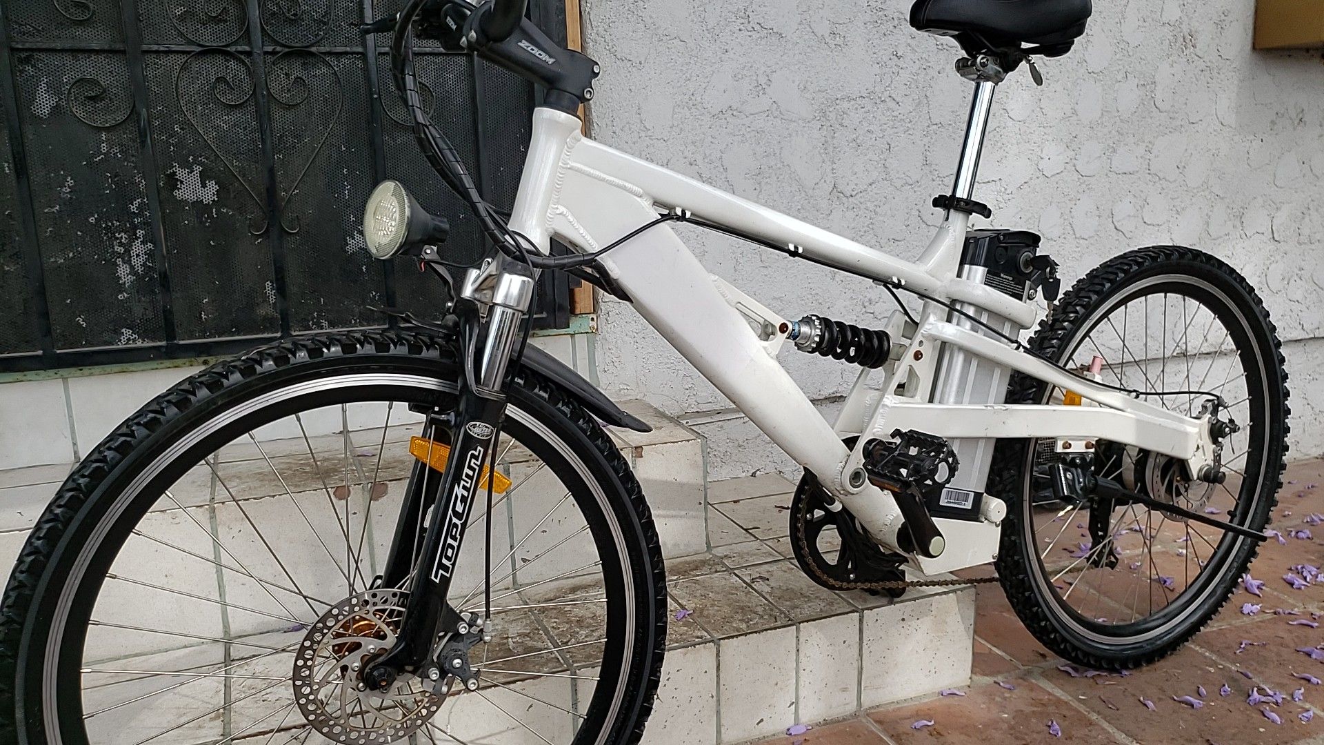 Hybrid Electric bicycle. 17" frame 26X1.95