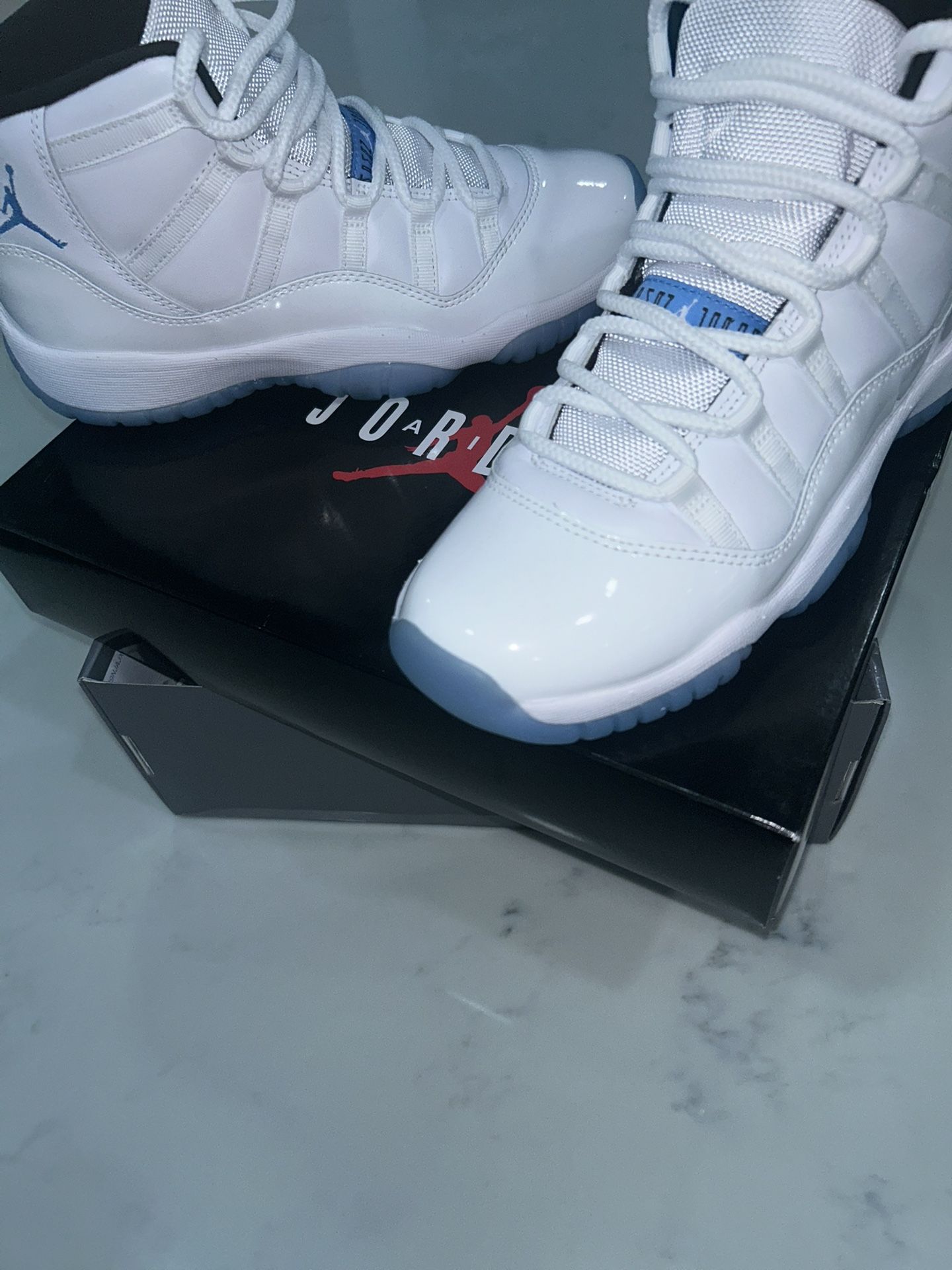 Jordan 11 ( Legend blue )