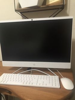 Hp 23.8in (916, AMD A9 7th Gen, 3.10GHZ, 8GB) All-in-One Desktop 24-F0xx