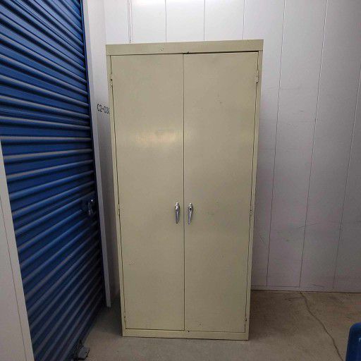 Metal Storage Cabinet With 2 Keys Some Scratches 