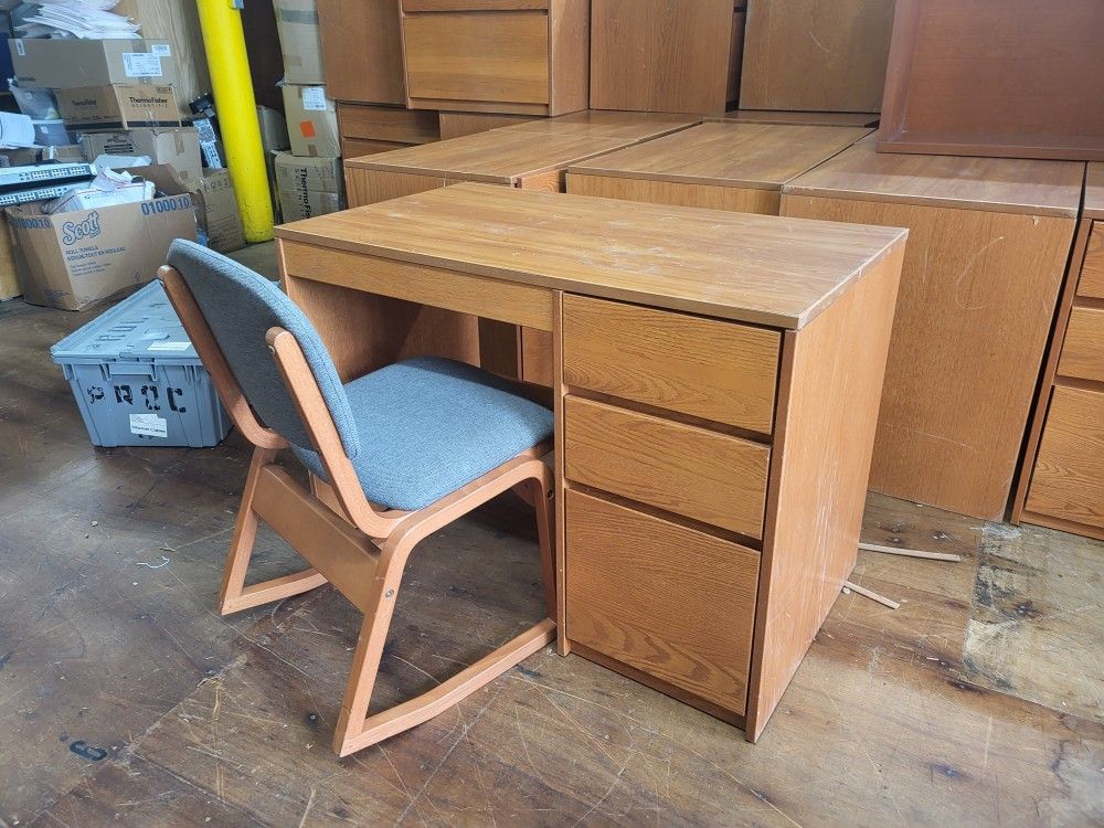 COMPLETE DESKT AND CHAIR SETTING (HOME 84)