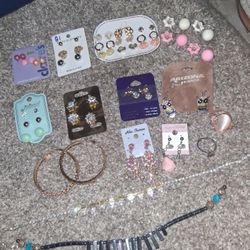 Assorted Jewelry Items Bundle....