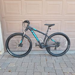 TREK MARLIN 5 MOUNTAIN BIKE 27.5 INCH LIKE NEW ( CHECK MY OTHER BIKES)