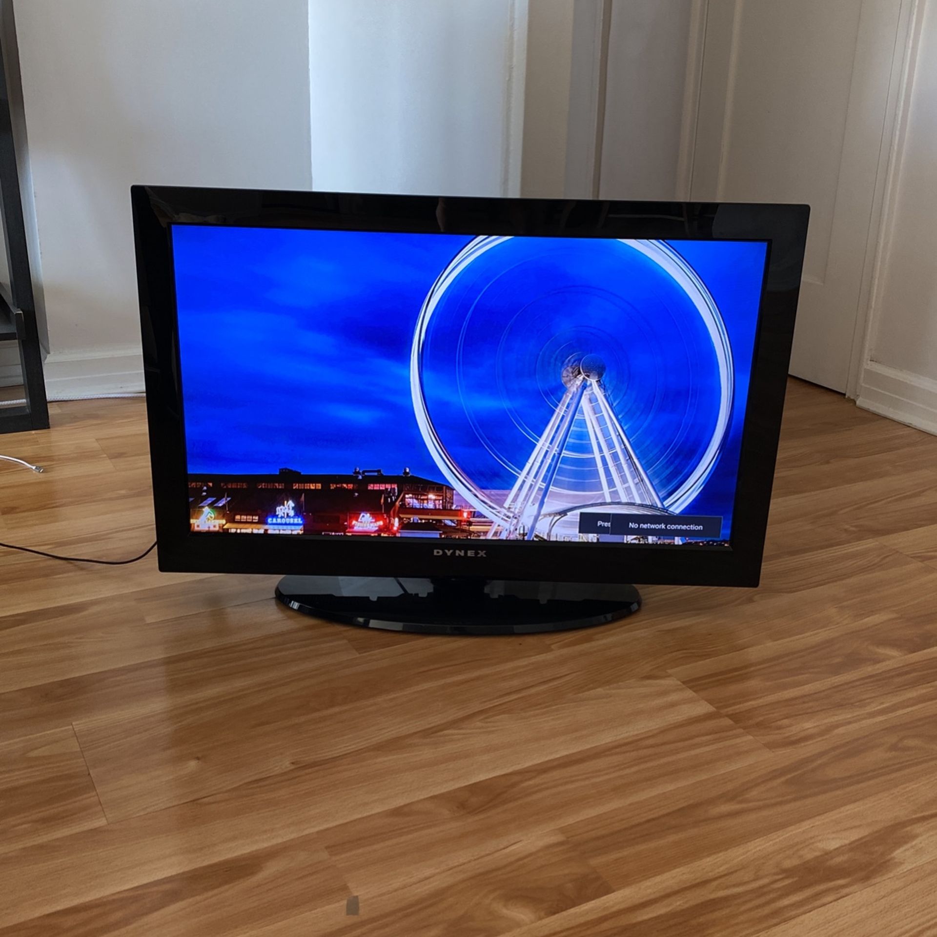 $30 OBO 32-inch LCD Dynex TV