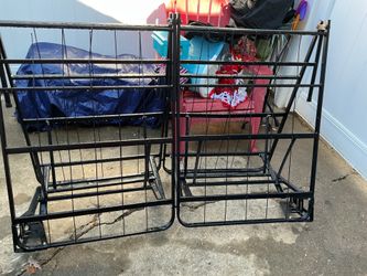 Two single bottom for bed used for a queen bed($30)