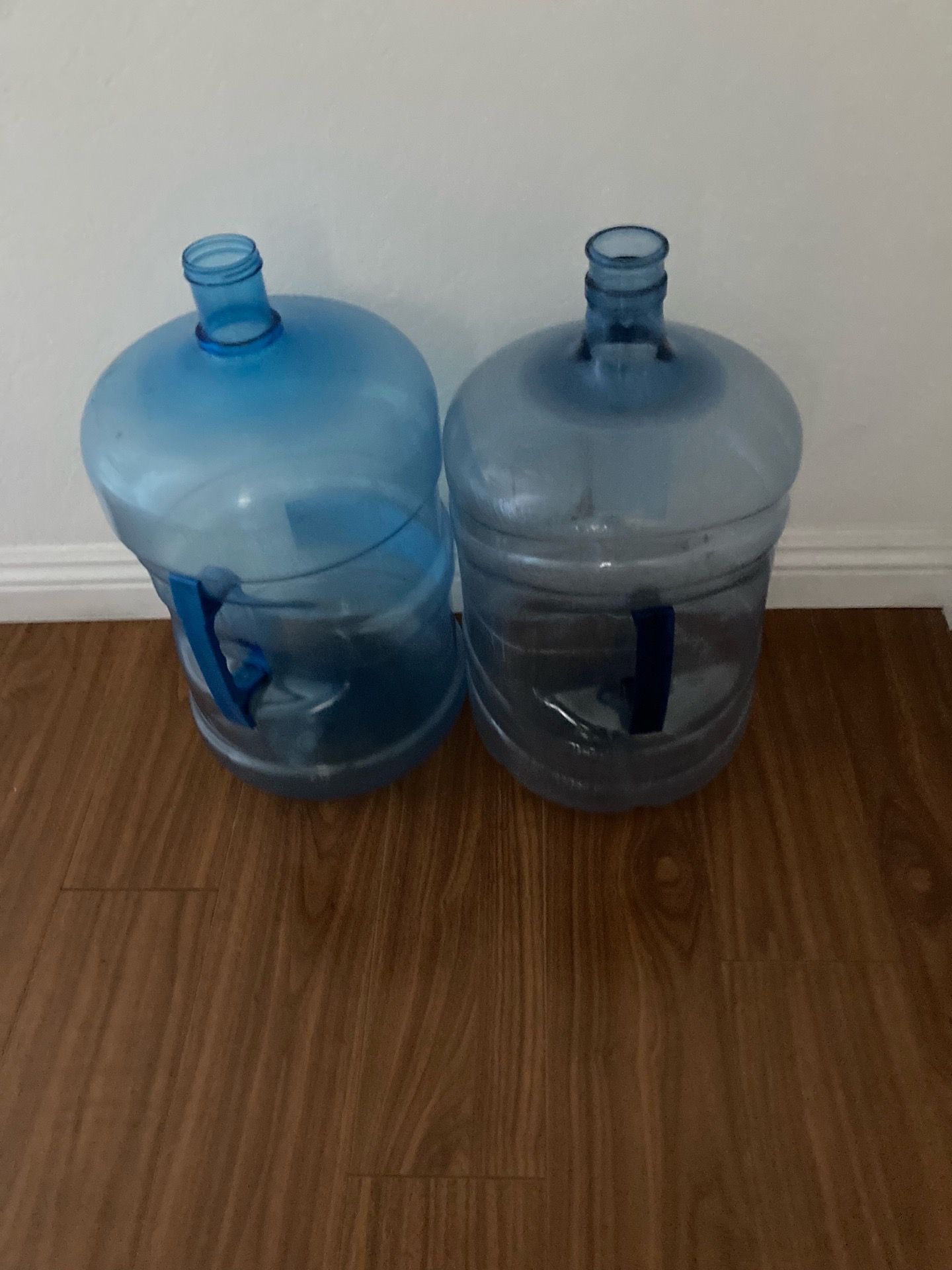 5 gallon BPA water bottles dispensers (2)