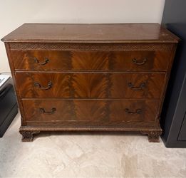 Vintage mahogany 3 drawer dresser