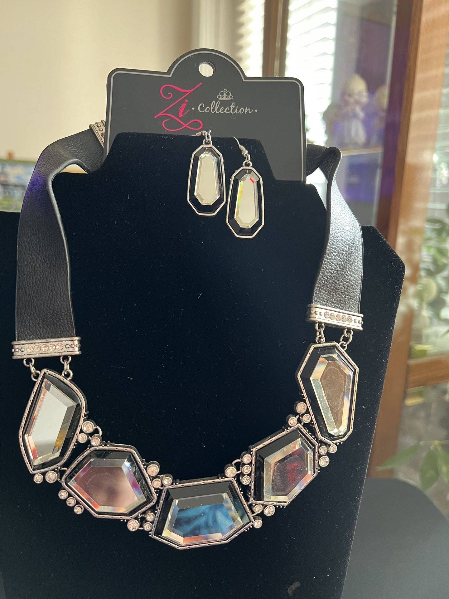 PAPARAZZI "RIVALRY" BLACK NECKLACE & EARRING SET ZI COLLECTION