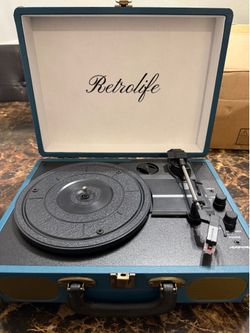 Retrolife Vinyl Record Player 3-Speed Bluetooth Suitcase