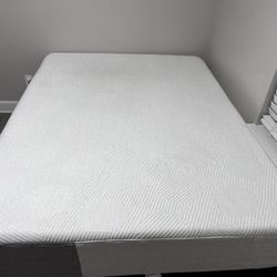 Queen Casper Snow Mattress, Box Spring & Frame