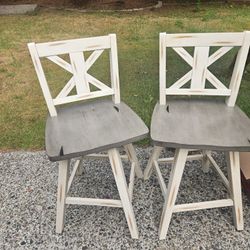 2 Counter Height Bar Stools