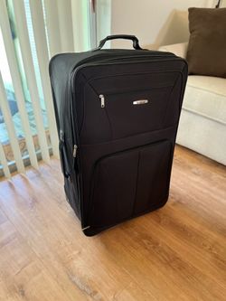 Black suitcase set