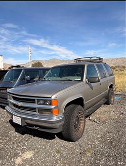 CHEVY TAHOE 4x4 READ ADD SALE OR TRADE