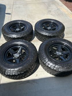 Brand new 17x8.5 method off road rims lug pattern 6x139.7 with 265/70/17 Falken AT4 tires 🛞 $1700 cash only pickup only In Menifee