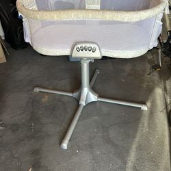HALO BassiNest Swivel Sleeper