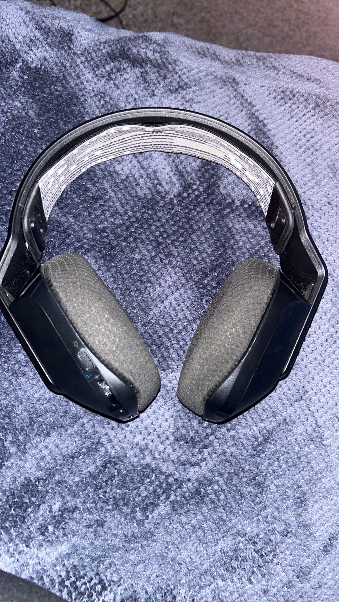 Selling For The Low Need Some Cash And No one Needs The Headset No More (details In Bio)