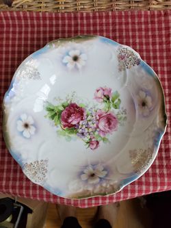 Pretty vintage rose pattern bowl. Thumbnail