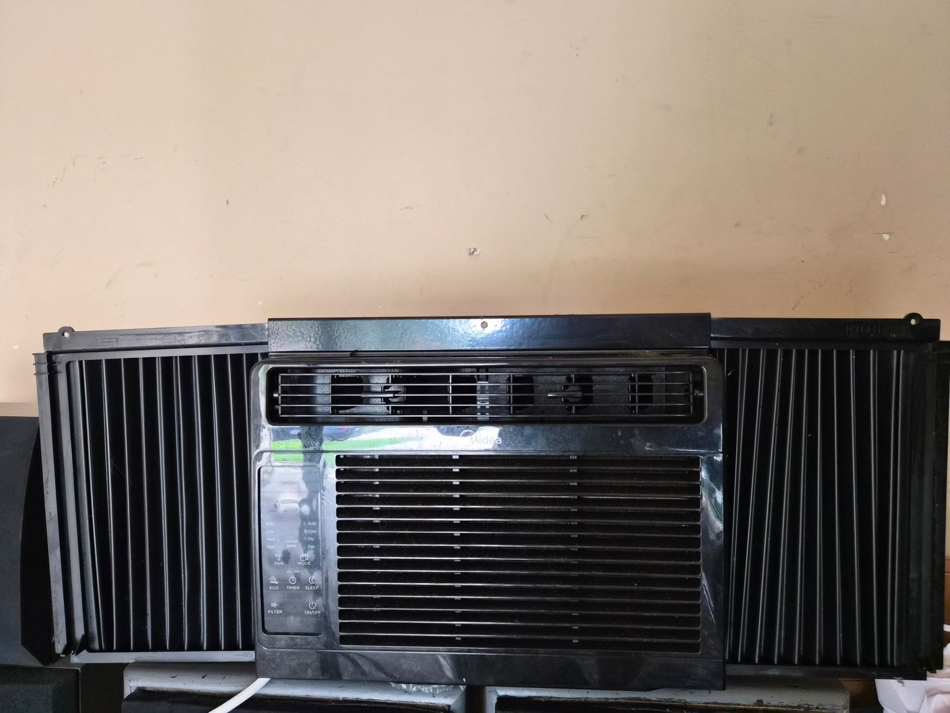 AC WINDOW UNIT WITH REMOTE CONTROL