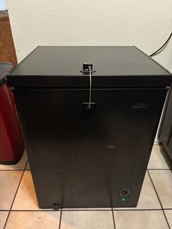Arctic King Black Chest Freezer 7 Cu Ft