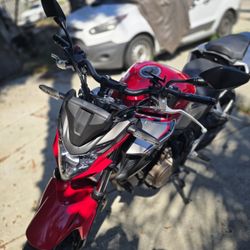 Motocicleta Honda 2019 / Color Rojo ,con Negro