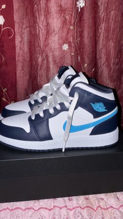 AIR JORDAN 1 MID (GS)  OBSIDIAN/DK POWDER  BLUE-WHITE  OBSIDIENNE/BLEU  POUDRE  FONCE