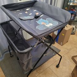 Mobile baby changing tables with wheels