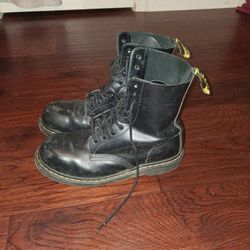 Men's 10.5  Doc Martens Steel Toe Boots