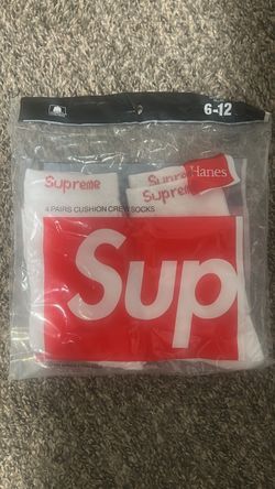 Selling Supreme socks Brand new, fresh, and stylish! Hit me up if you’re interested.  Supreme drip for a good price!