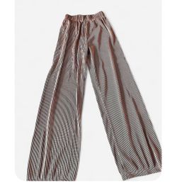 Oliv Avenue pants wide legs size S