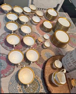 70 Piece Minton Davis collamore china set gold rimmed H1325