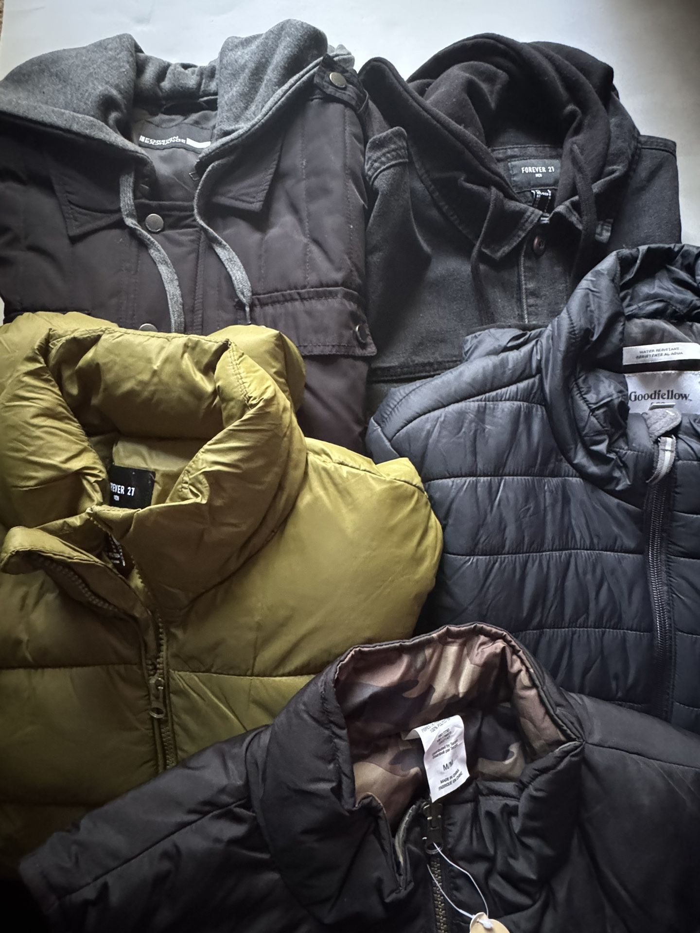 Lot of (5) Men’s Jackets/Puffers/Vest - Size Large & Medium