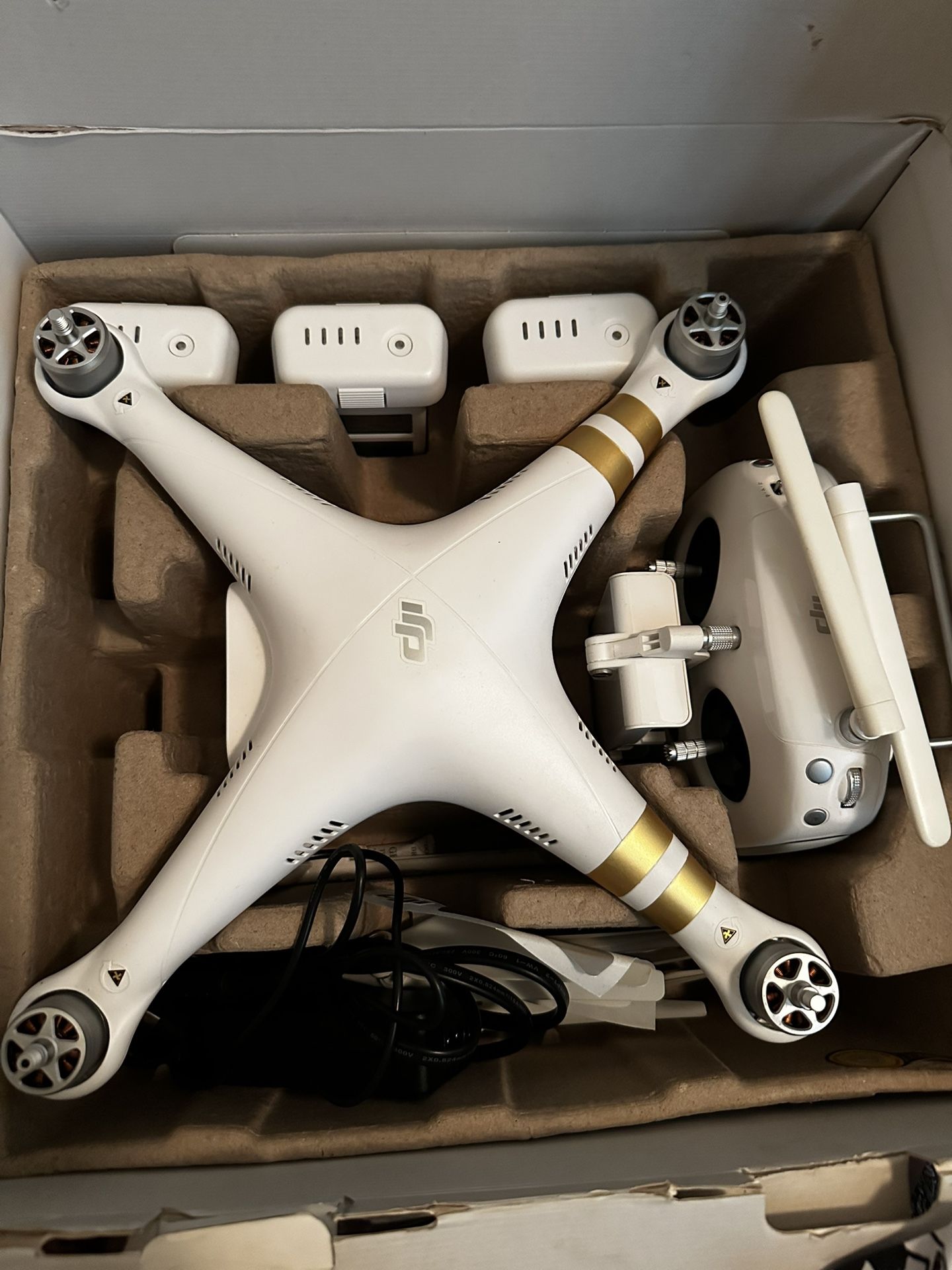DJI Phantom 3 Advanced Quadcopter with 2.7K Camera and Extra Battery