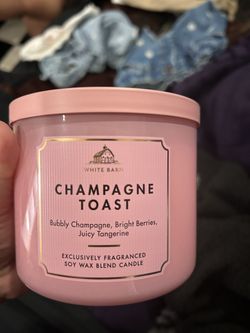 Bath And Body Works  Champagne toast candle
