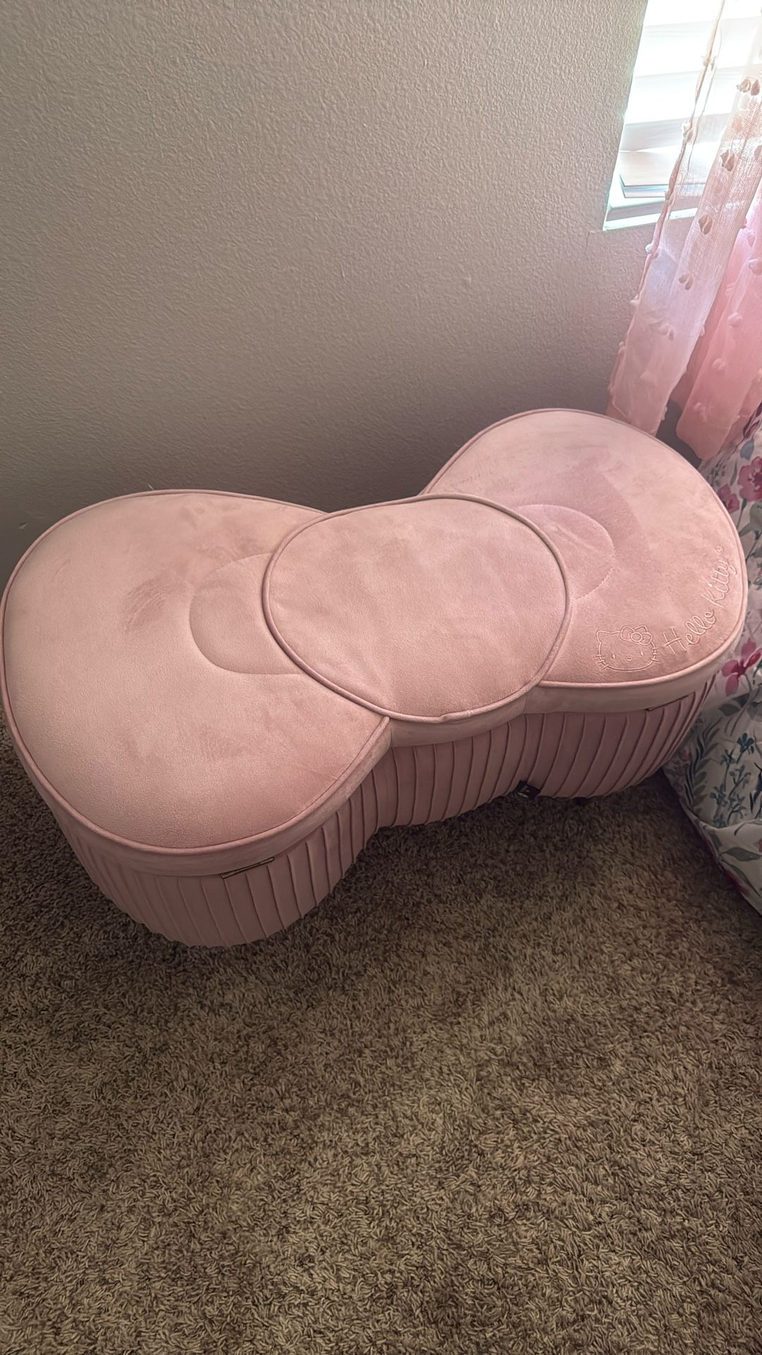 hello kitty bow storage bench