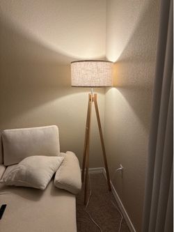 ELYONA Nordic Wood Tripod Floor Lamp, Modern Reading Standing Lamp for Living Room