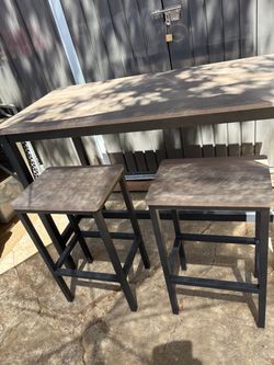 Pub Style Bar Table With Stools