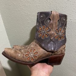  Golden guns women's leather western boots  snip toe  embroidery and crystal, Size 6