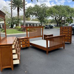 BEAUTIFUL SET QUEEN REAL WOOD W BOX SPRING / DRESSER W MIRROR / CHEST & TWO NIGHTSTAND - BY VIETINAM FURNITURE - PERFECT CONDITION - Delivery Availabl