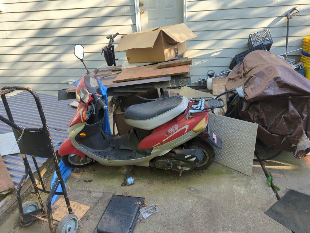 Baja Scooter Sc50 50cc For Parts or Fix