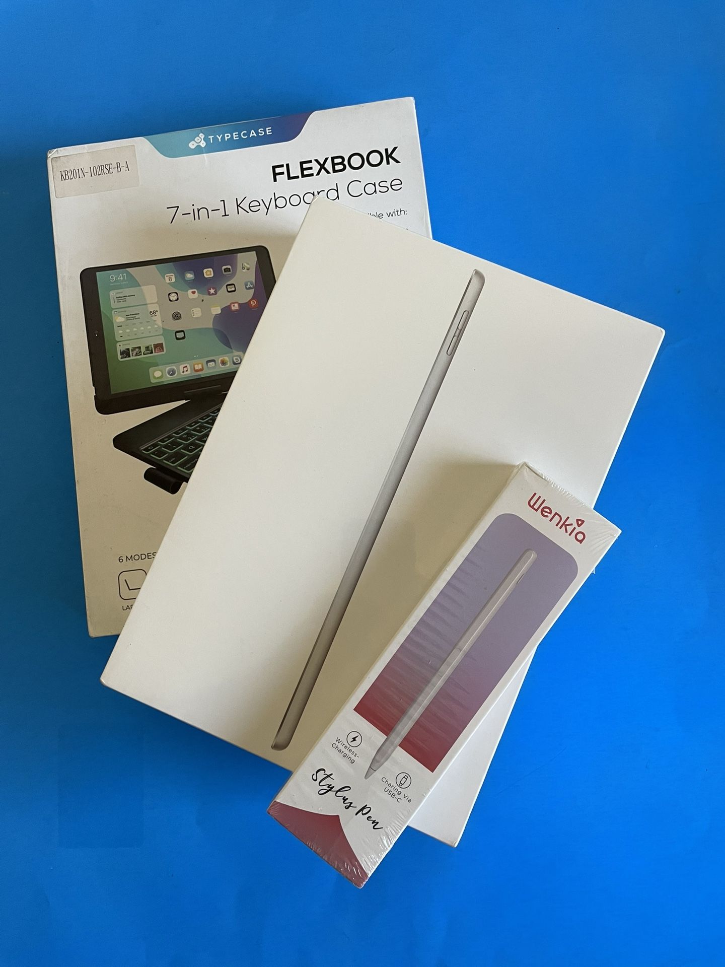 Apple Ipad 9th Generation 64GB WiFi + cellular Sealed New with Keyboard And Pencil