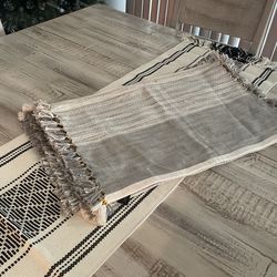 Table Runner And 8 Place Mats