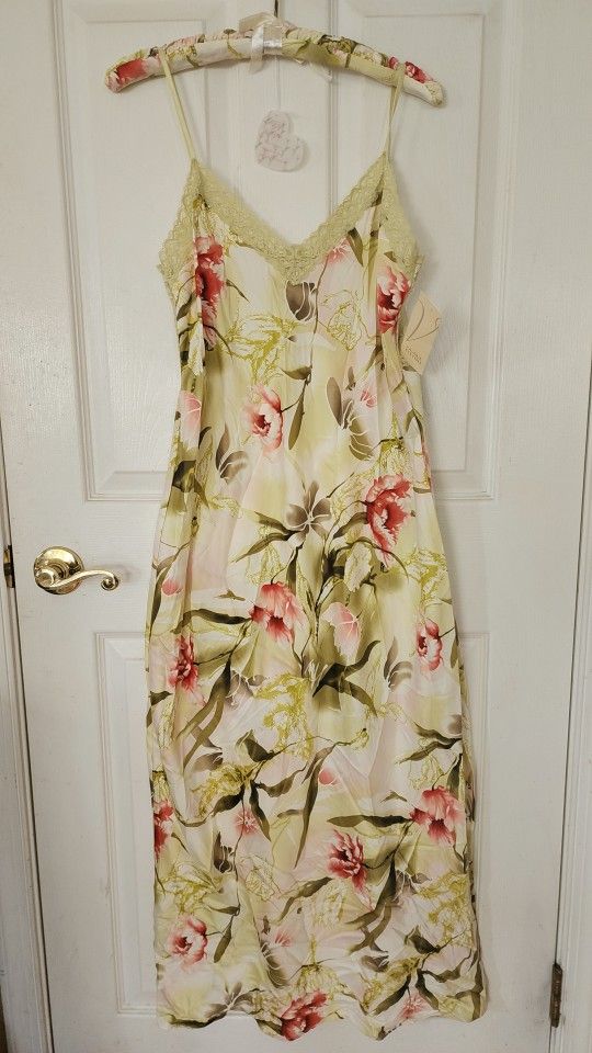 Two-piece Set Of Sleeping Wear / Dress