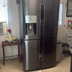 Moving Sale. Samsung Refrigerator 