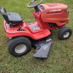 Troy Bilt Pony Riding Mower 17.5 HP Briggs & Stratton Engine 42 Inch Deck