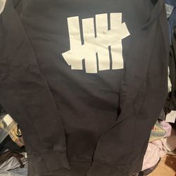 Undefeated Crewneck Medium