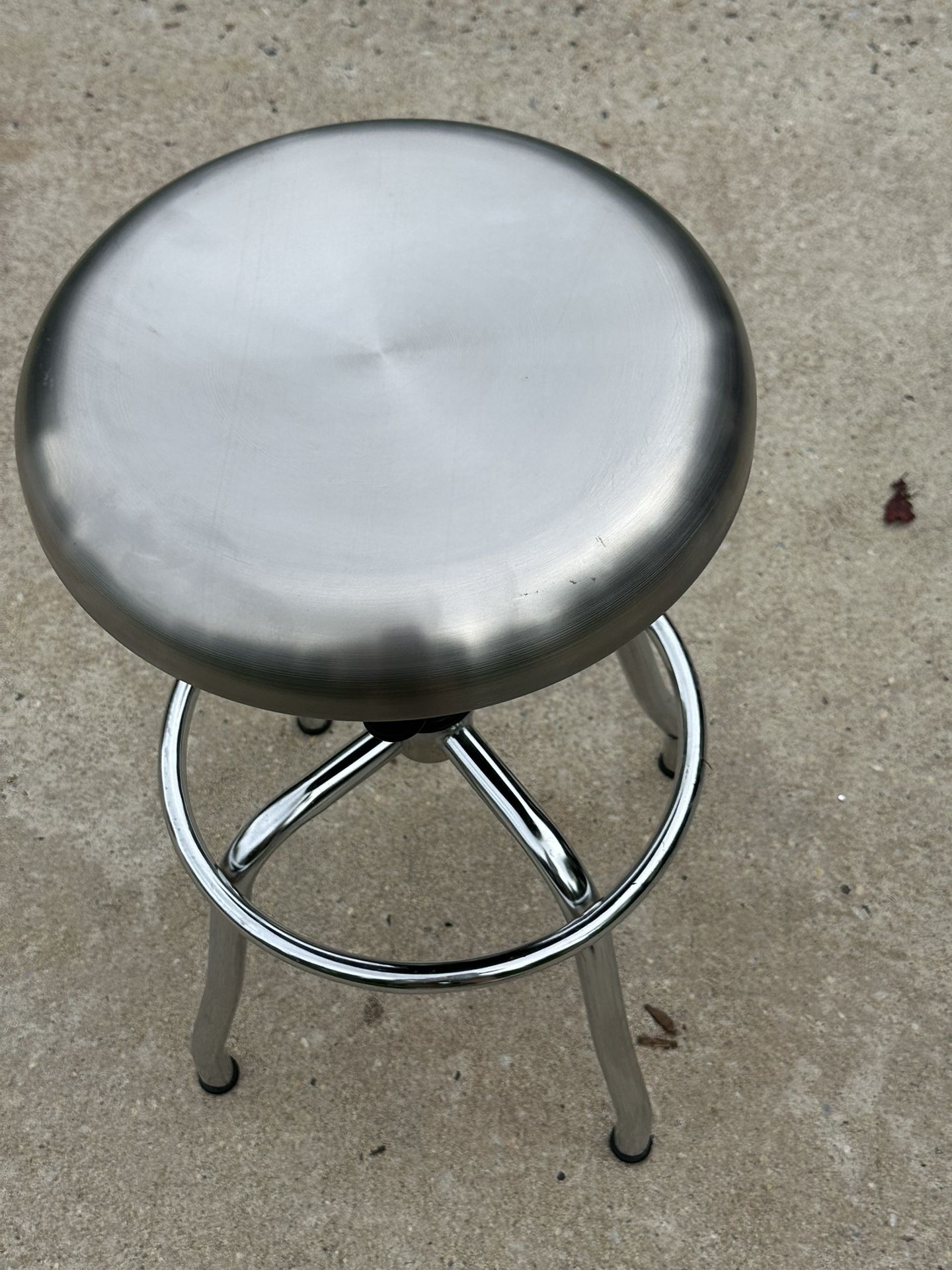 Seville Classics Flat Bottom Pneumatic Stainless Steel Industrial