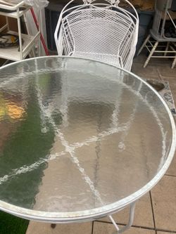 Stylish patio table and 4 chairs