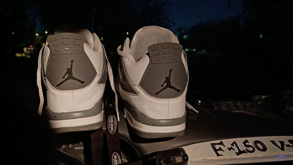 Jordan Retro #4 White Cement 