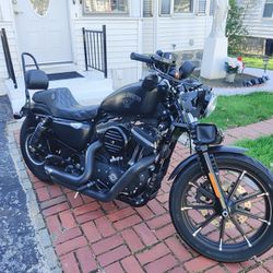 2016 Harley Davidson Iron 883 Black Garage Kept